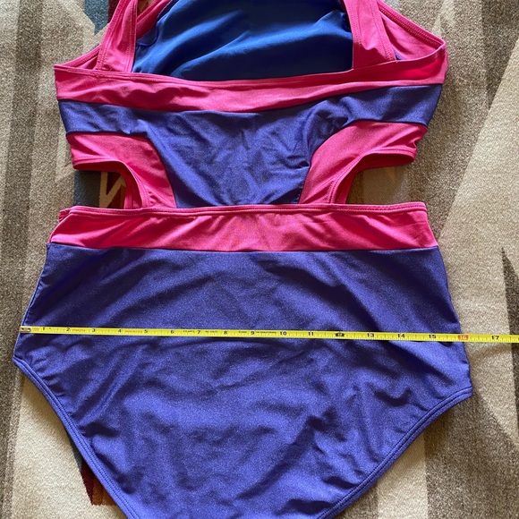 Retro One Piece Bathing Suit - Picture 9 of 10